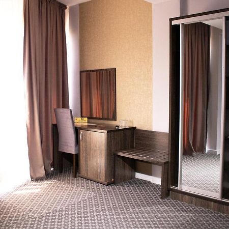 Golden Palace Hotel Алма Ата Екстериор снимка