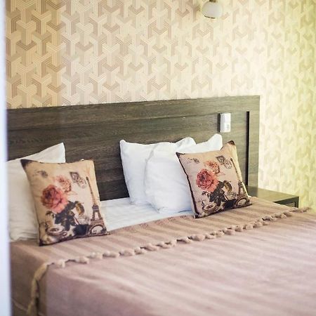 Golden Palace Hotel Алма Ата Екстериор снимка