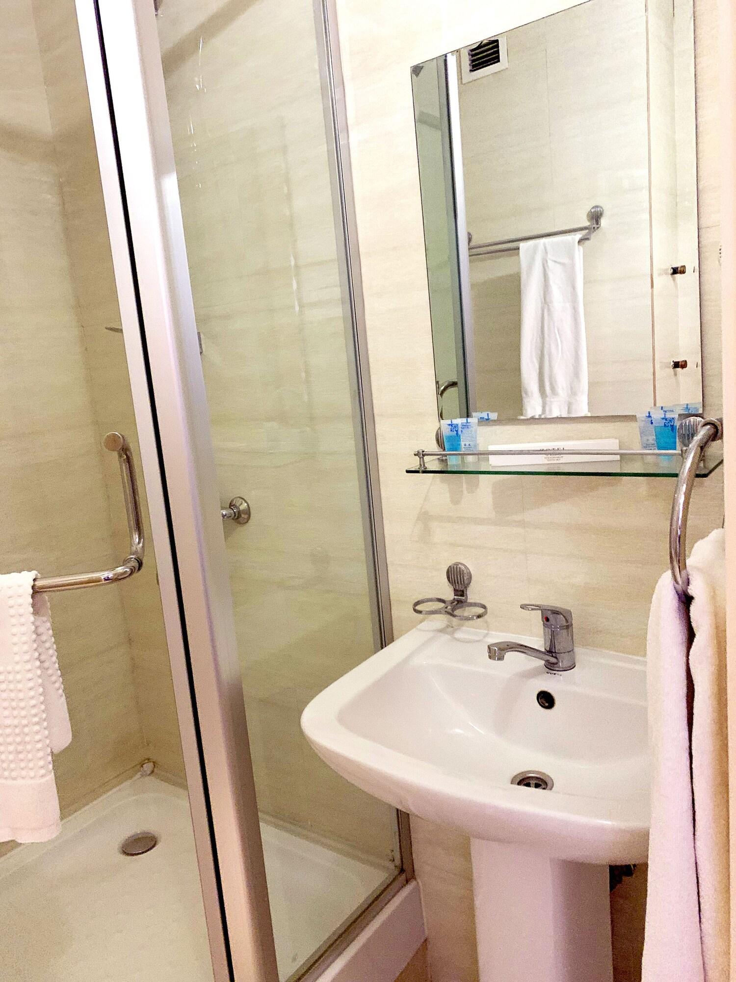 Golden Palace Hotel Алма Ата Екстериор снимка