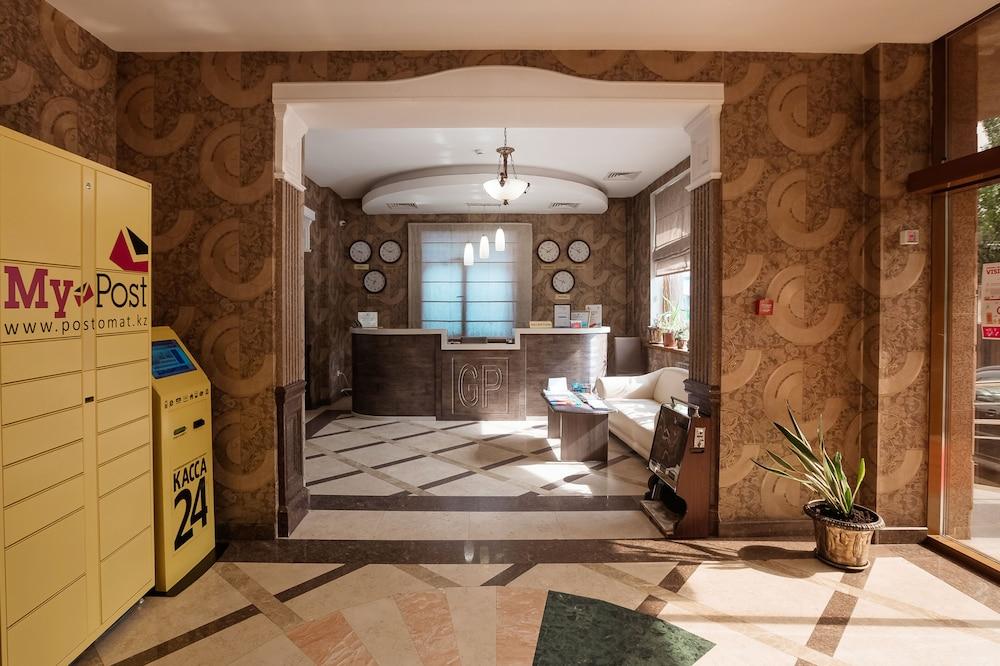 Golden Palace Hotel Алма Ата Екстериор снимка