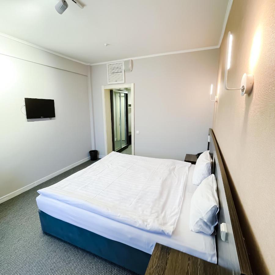 Golden Palace Hotel Алма Ата Екстериор снимка