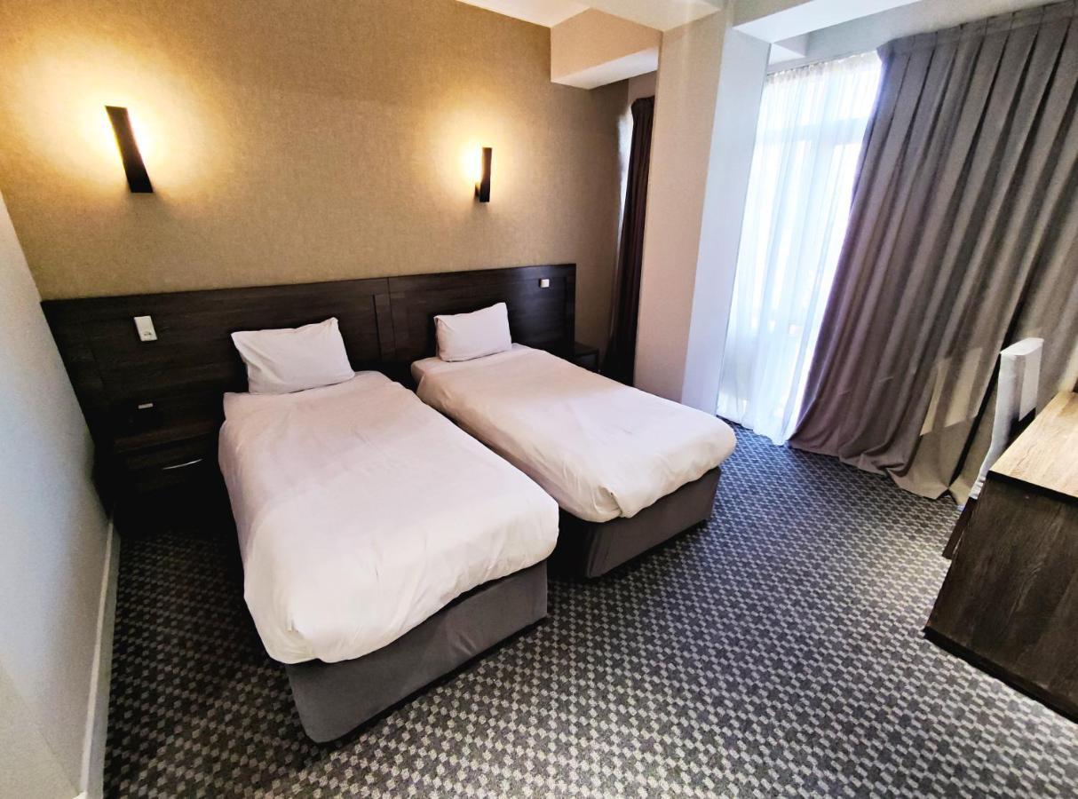 Golden Palace Hotel Алма Ата Екстериор снимка