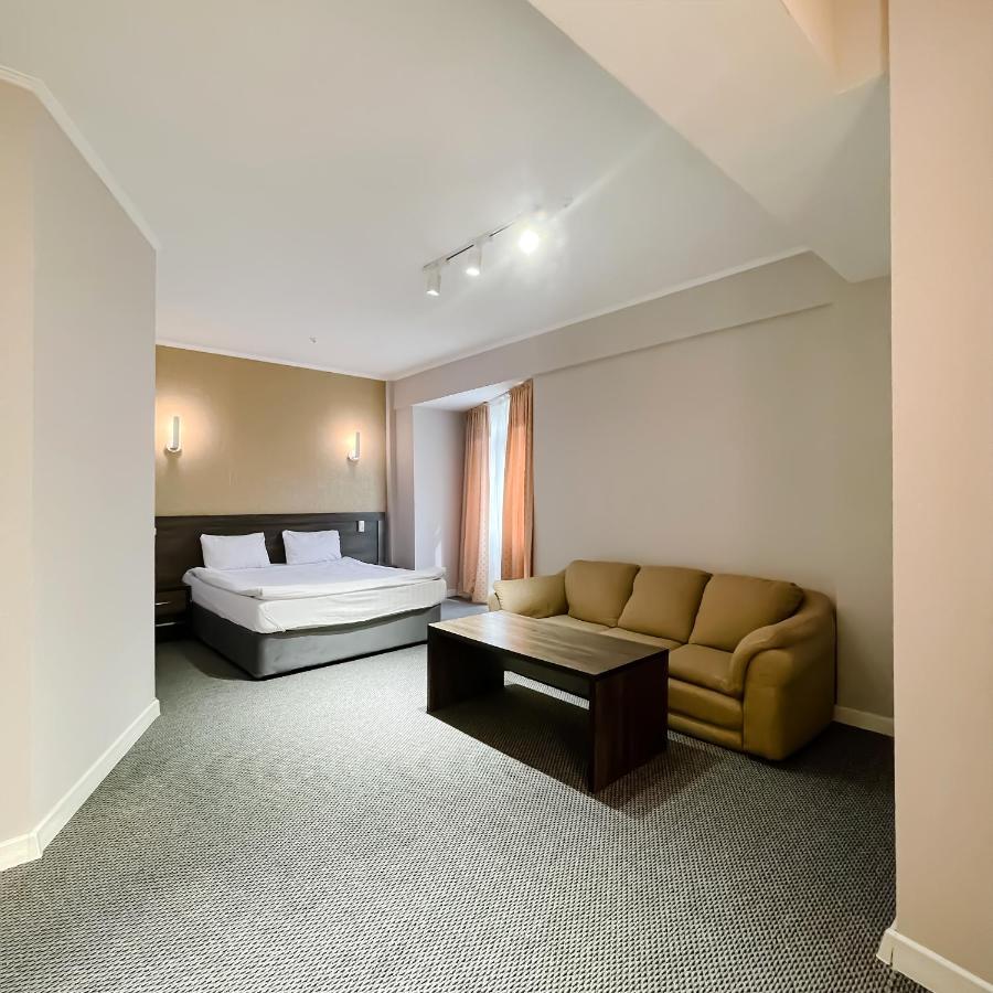 Golden Palace Hotel Алма Ата Екстериор снимка