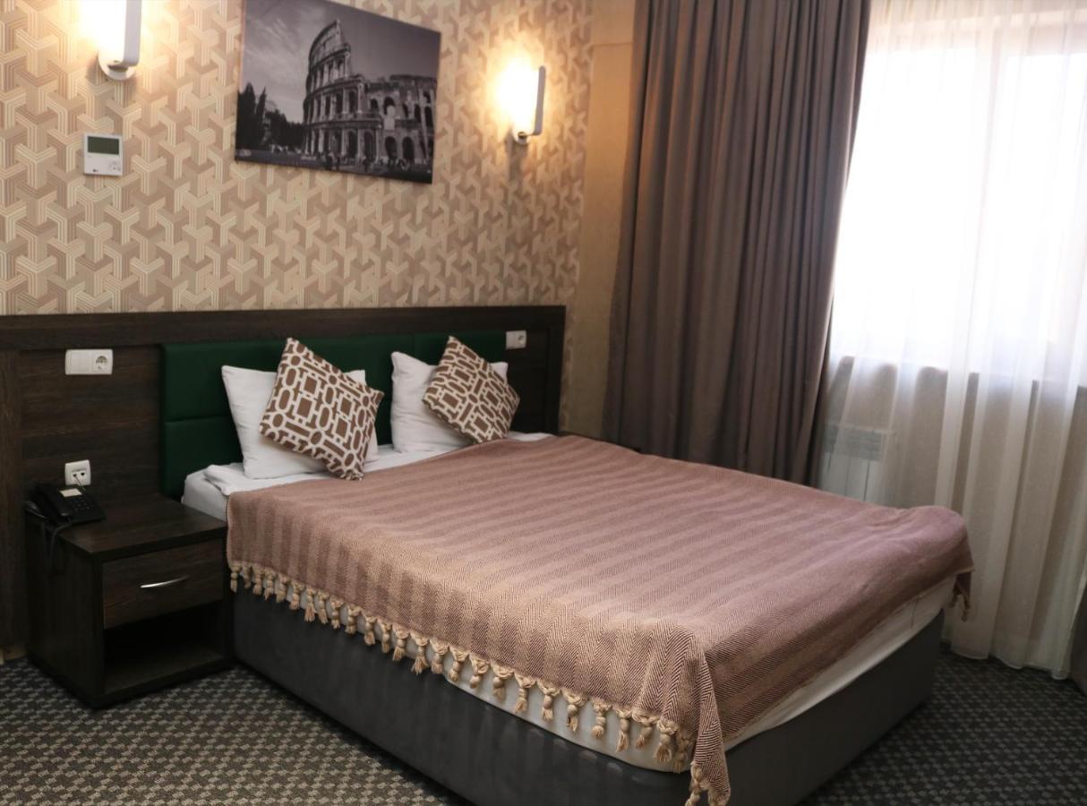 Golden Palace Hotel Алма Ата Екстериор снимка