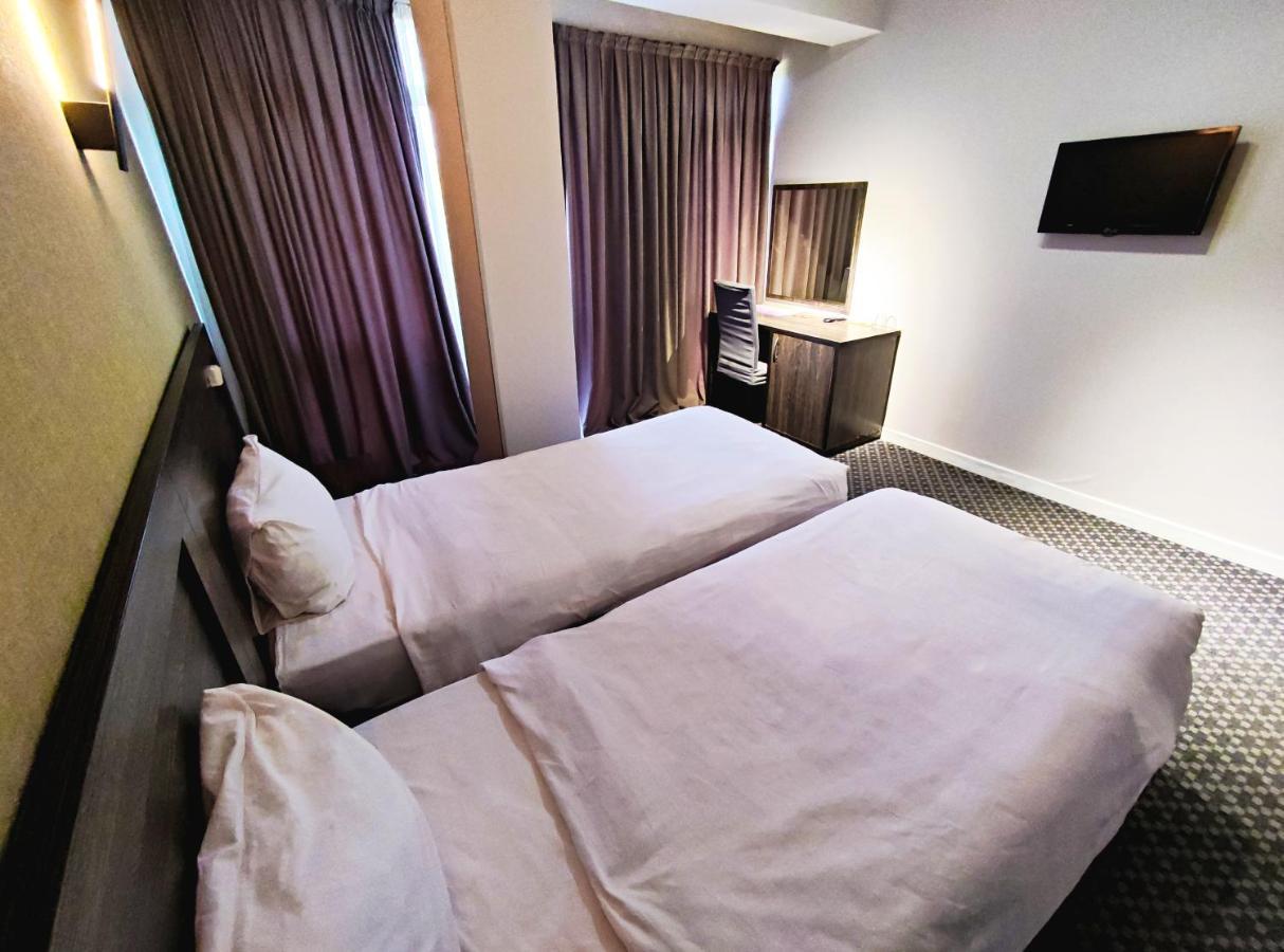 Golden Palace Hotel Алма Ата Екстериор снимка