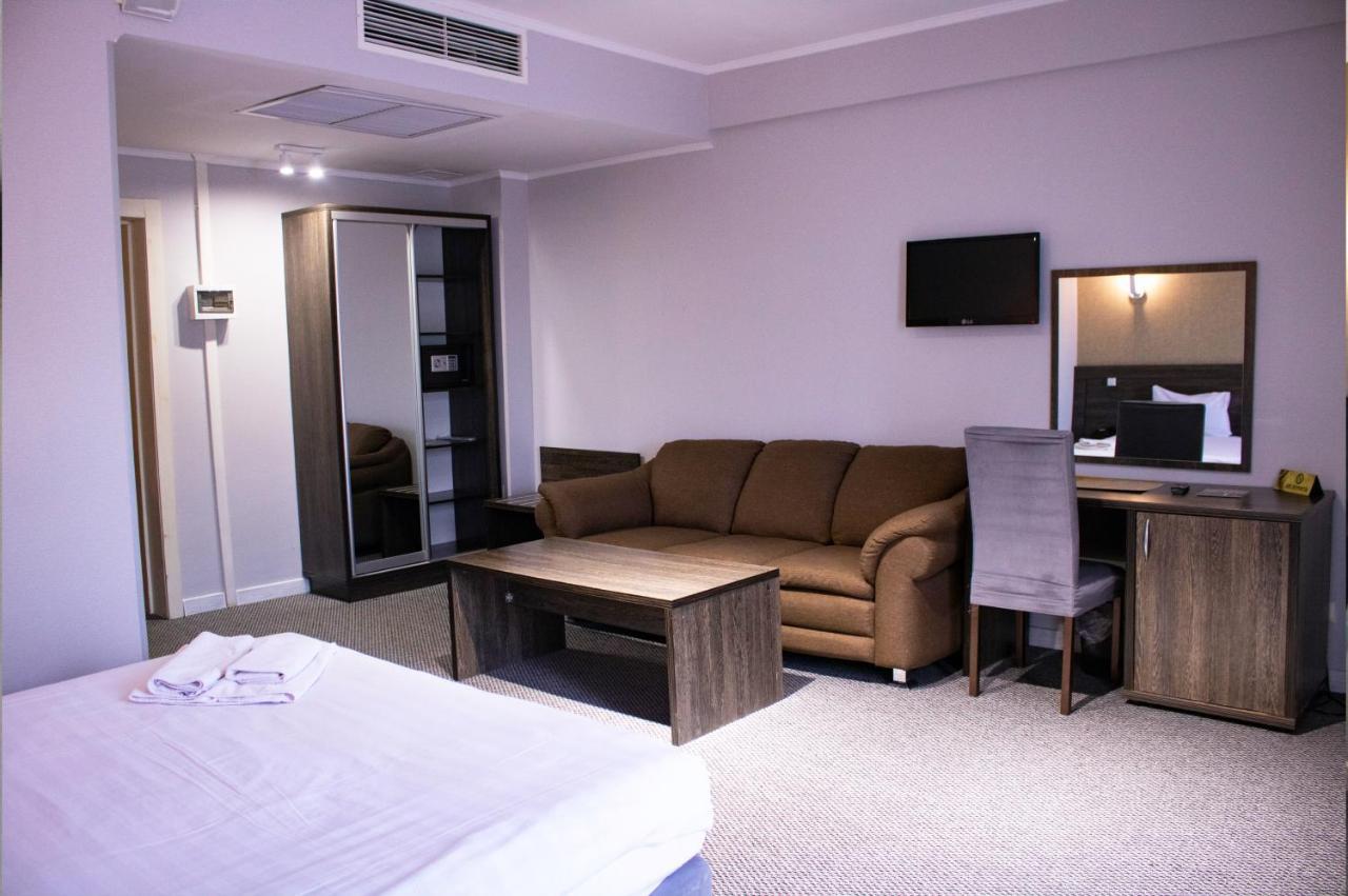 Golden Palace Hotel Алма Ата Екстериор снимка