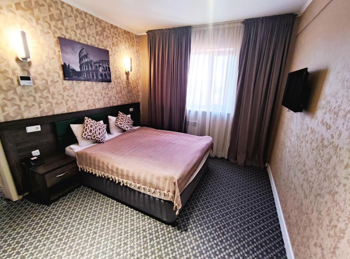 Golden Palace Hotel Алма Ата Екстериор снимка