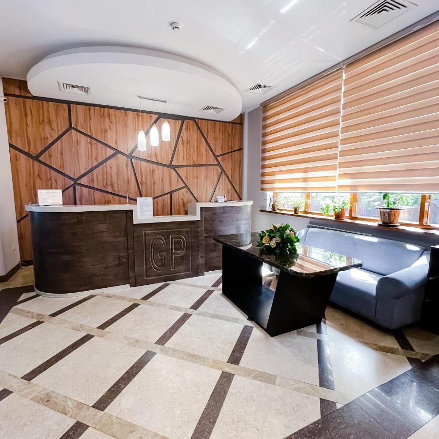 Golden Palace Hotel Алма Ата Екстериор снимка