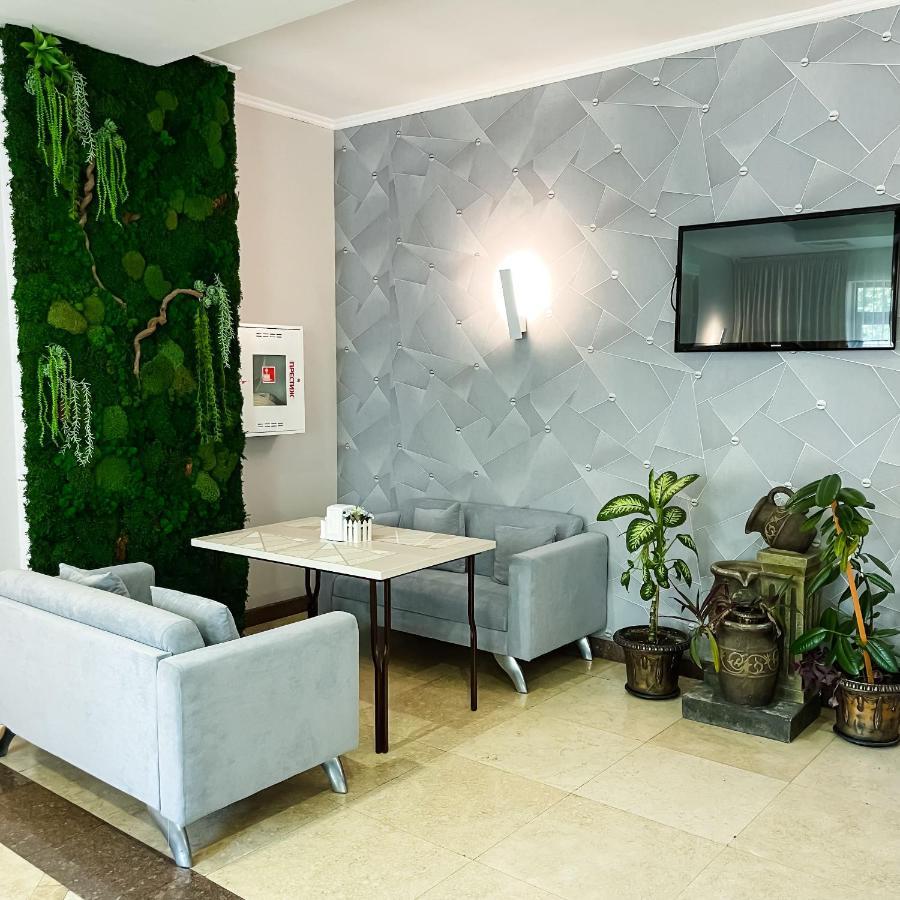 Golden Palace Hotel Алма Ата Екстериор снимка