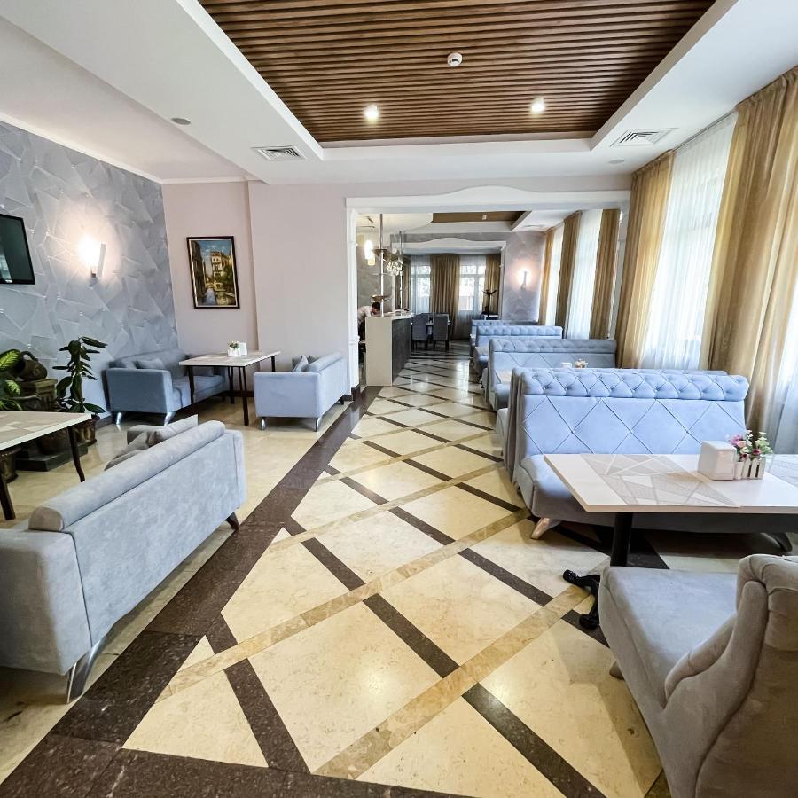 Golden Palace Hotel Алма Ата Екстериор снимка