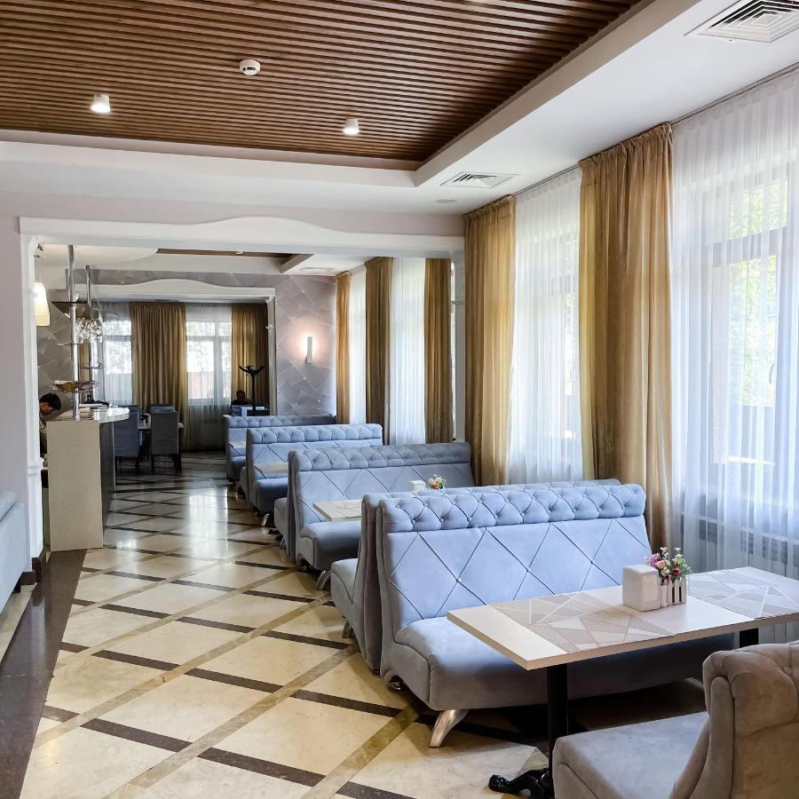 Golden Palace Hotel Алма Ата Екстериор снимка
