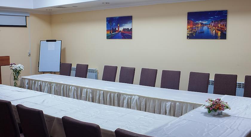Golden Palace Hotel Алма Ата Екстериор снимка