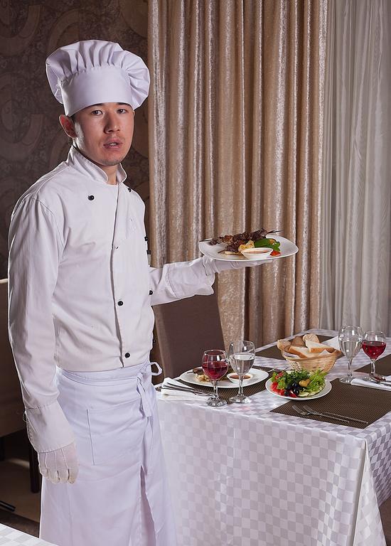Golden Palace Hotel Алма Ата Екстериор снимка