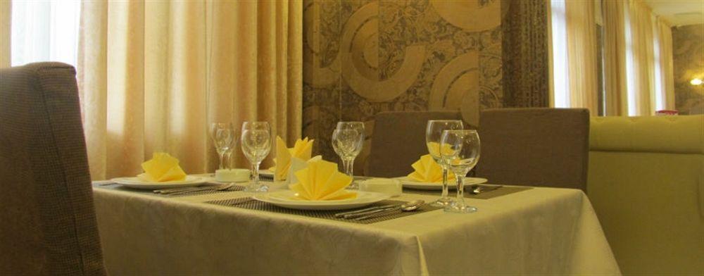 Golden Palace Hotel Алма Ата Екстериор снимка