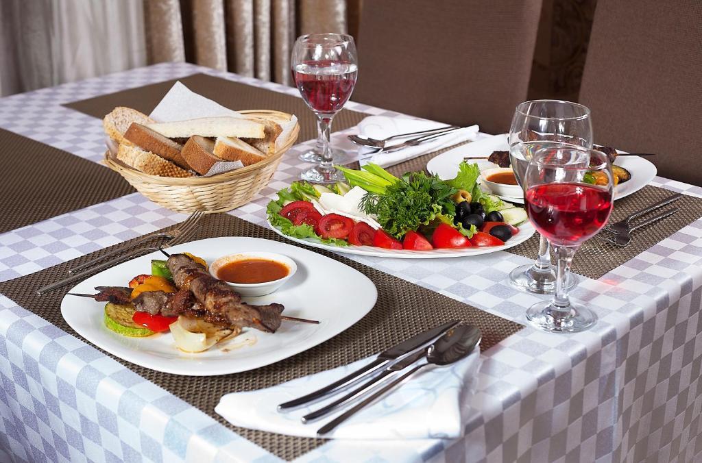 Golden Palace Hotel Алма Ата Екстериор снимка