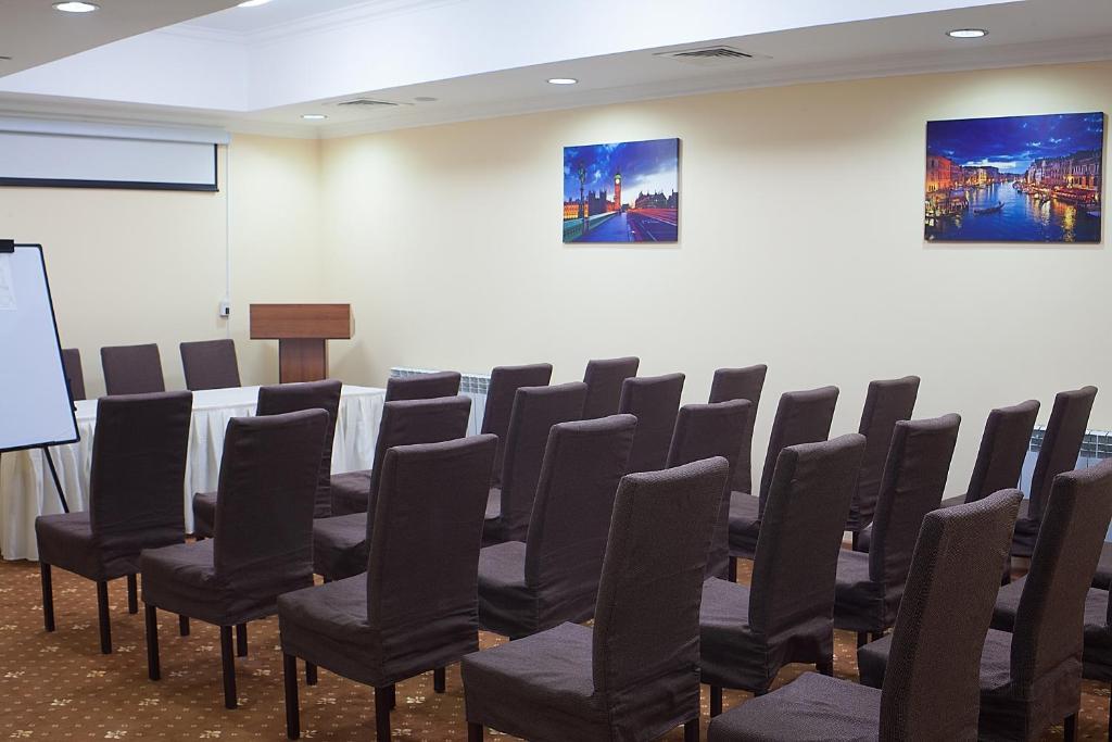 Golden Palace Hotel Алма Ата Екстериор снимка