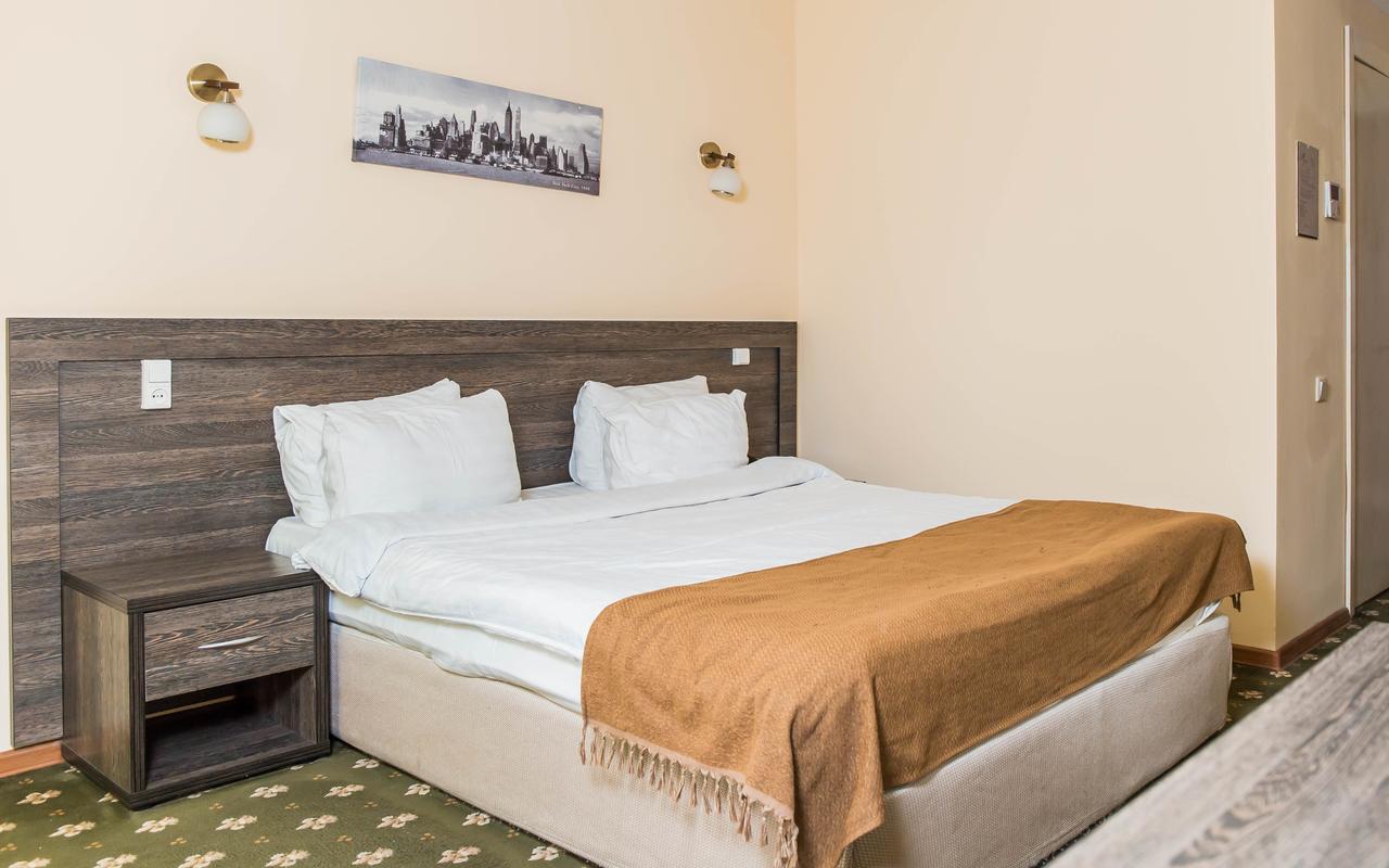 Golden Palace Hotel Алма Ата Екстериор снимка