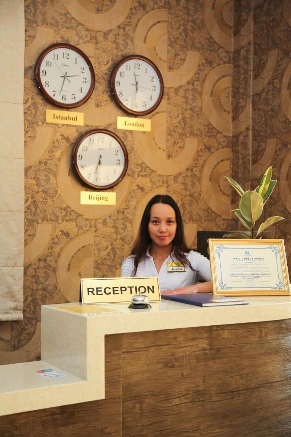 Golden Palace Hotel Алма Ата Екстериор снимка