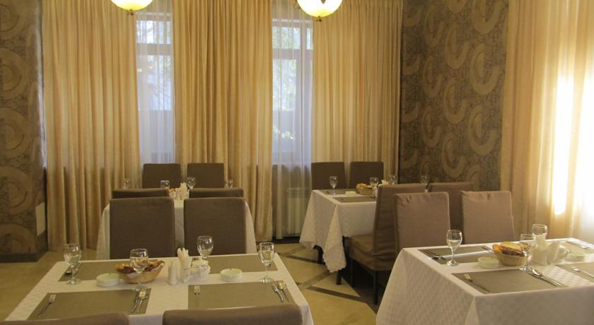 Golden Palace Hotel Алма Ата Екстериор снимка