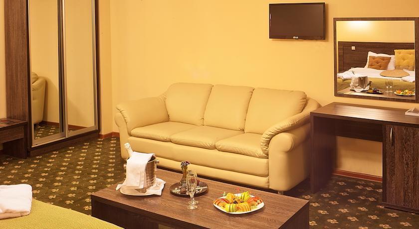 Golden Palace Hotel Алма Ата Екстериор снимка