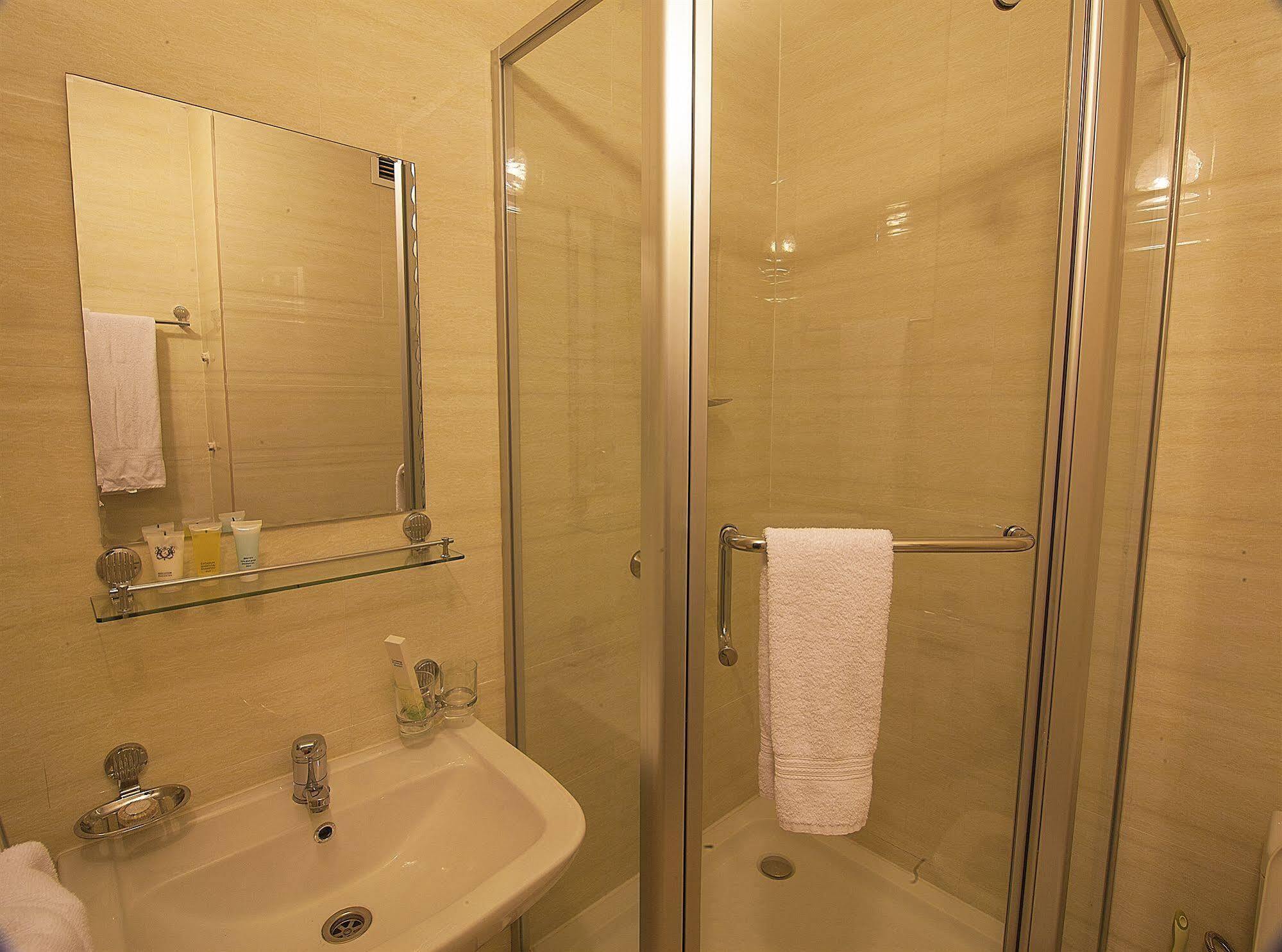 Golden Palace Hotel Алма Ата Екстериор снимка
