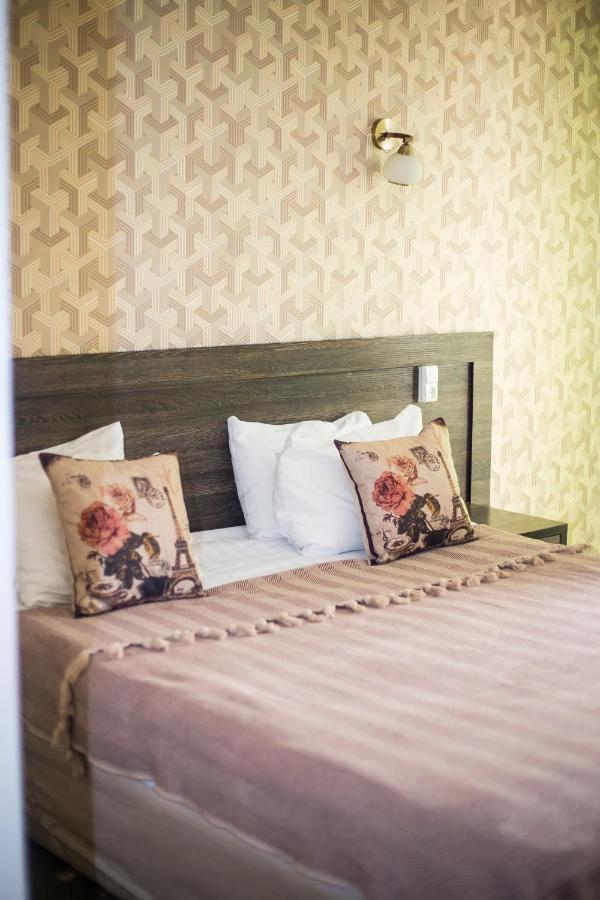 Golden Palace Hotel Алма Ата Екстериор снимка